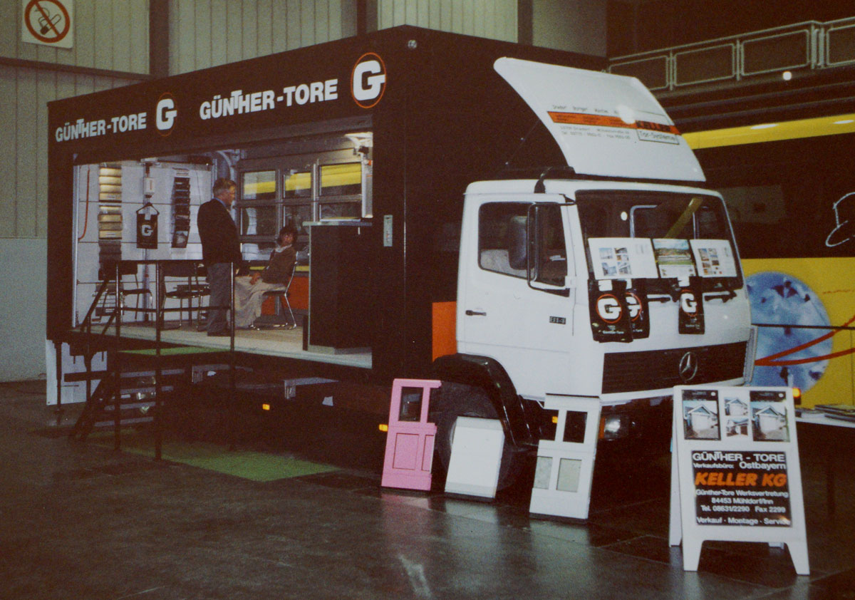 Mitarbeiter von Keller Tor-Systeme berät mit Innendienst und durch Aussendienst direkt vor Ort.